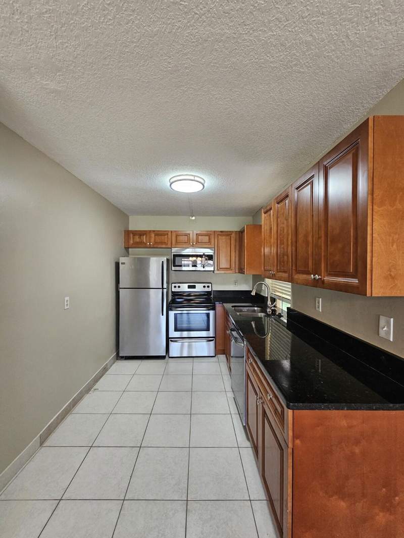 2 bedroom Condominium at 2600 Greenwood Terrace, Lake Windwood Condo, Boca Raton — photo 3