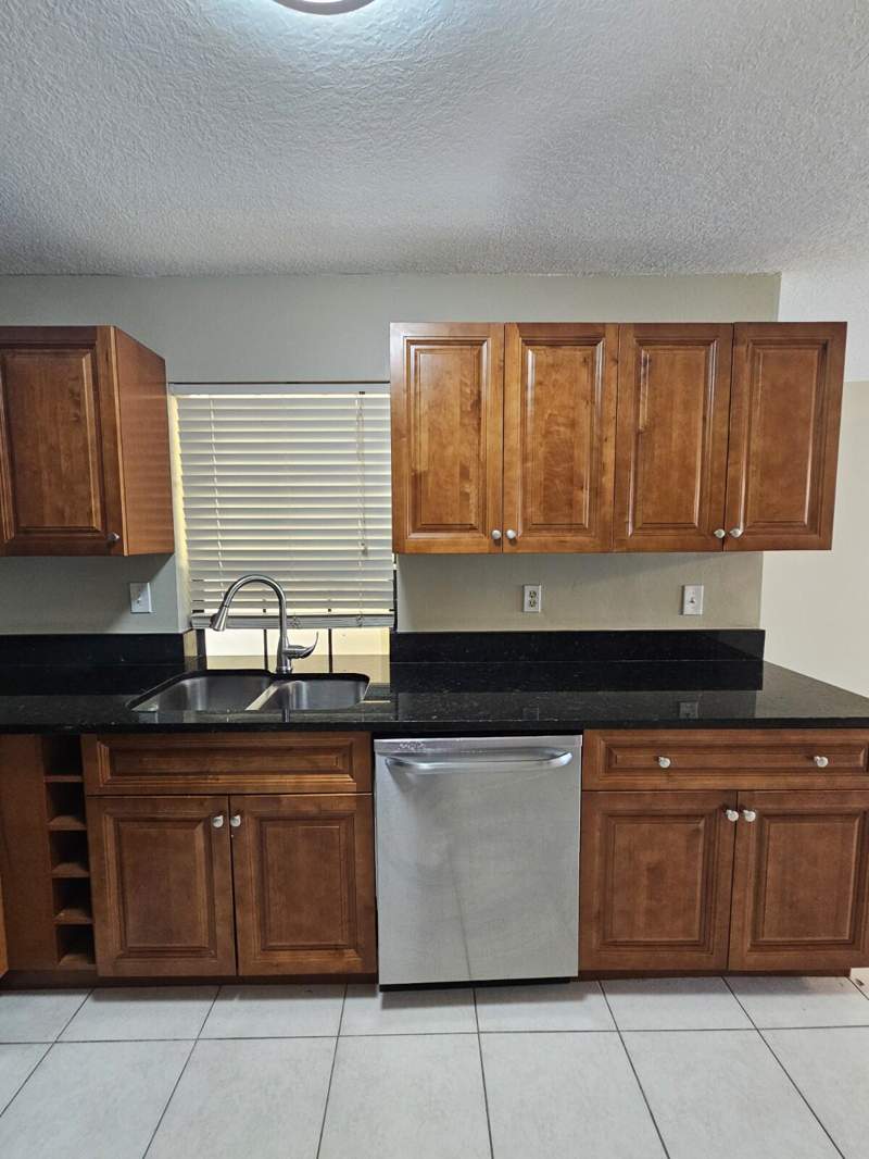 2 bedroom Condominium at 2600 Greenwood Terrace, Lake Windwood Condo, Boca Raton — photo 4