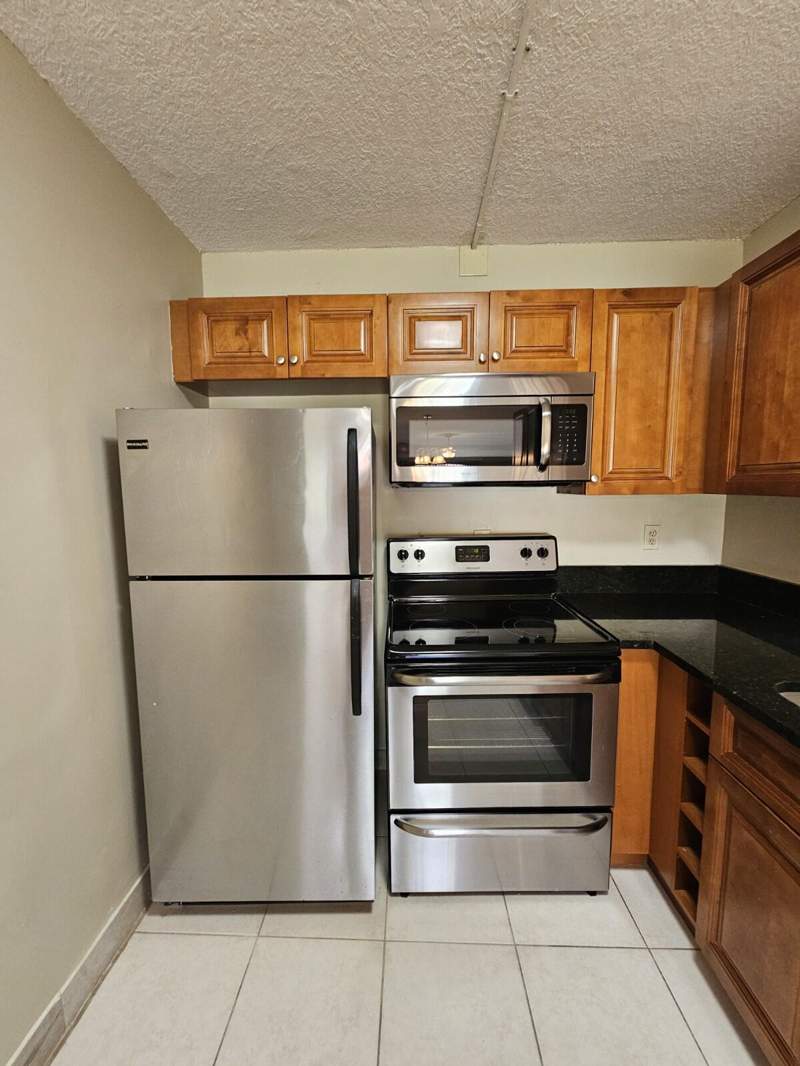 2 bedroom Condominium at 2600 Greenwood Terrace, Lake Windwood Condo, Boca Raton — photo 5