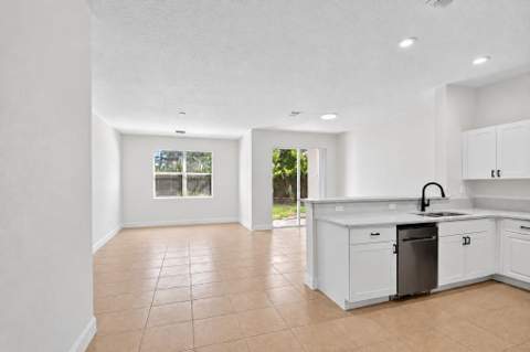 1006 Seminole Palms Drive, Greenacres FL - photo 8 of 41