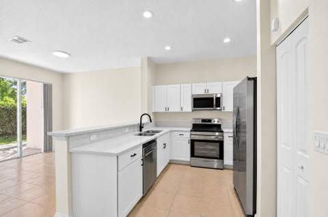 1006 Seminole Palms Drive, Greenacres FL - photo 9 of 41