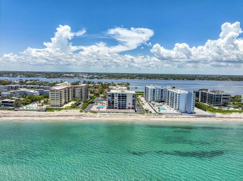 1 bedroom Condominium at 3460 S Ocean Boulevard #114, Claridges Condo, Palm Beach — photo 4