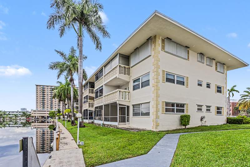 2 bedroom Stock Cooperative at 460 Paradise Isle Boulevard #101, Isle Of Paradise Co-Op, Hallandale Beach — photo 5
