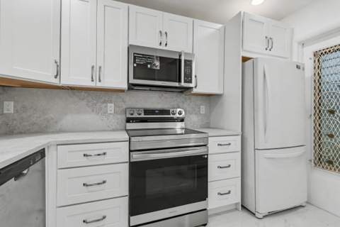 460 Paradise Isle Boulevard #101, Hallandale Beach FL - photo 10 of 57
