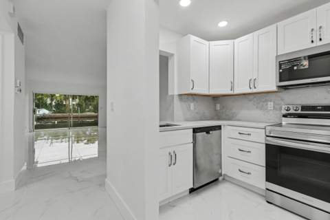 460 Paradise Isle Boulevard #101, Hallandale Beach FL - photo 13 of 57