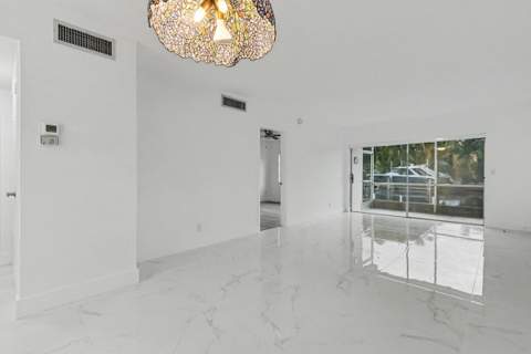 460 Paradise Isle Boulevard #101, Hallandale Beach FL - photo 15 of 57