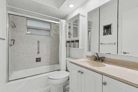 460 Paradise Isle Boulevard #101, Hallandale Beach FL - photo 18 of 57