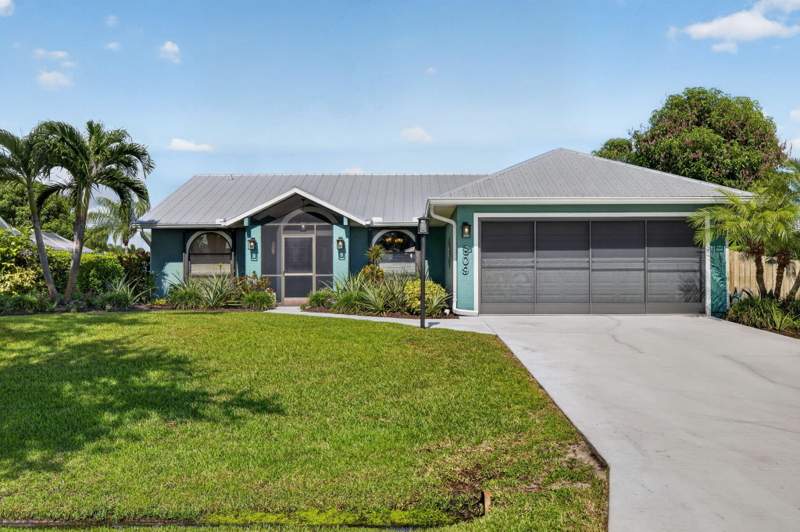 3 bedroom Single Family Residence at 609 SE Barr Street, Port St Lucie Section 39, Port St. Lucie — photo 2