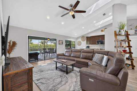 609 SE Barr Street, Port St. Lucie FL - photo 6 of 68