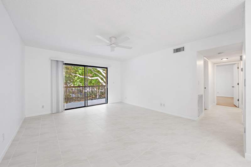 2 bedroom Condominium at 3402 Gardens E Drive, Glenbrook Condo, Palm Beach Gardens — photo 4