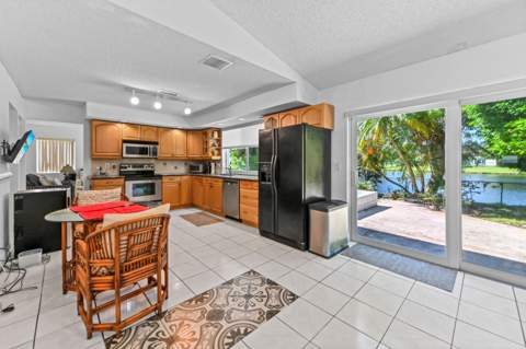 9838 Robins Nest Road, Boca Raton FL - photo 15 of 41