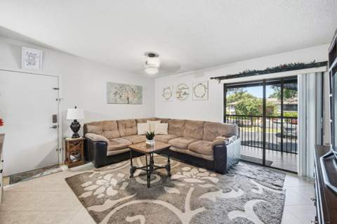 9965 N Belfort Circle #209, Tamarac FL - photo 8 of 31