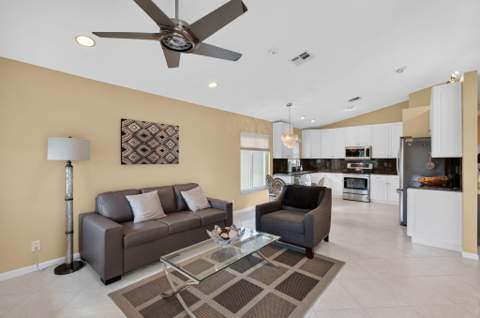 6549 Sun River Road, Boynton Beach FL - photo 7 of 36