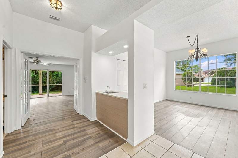 4 bedroom Single Family Residence at 1015 Lake Breeze Drive, Emerald Forest Of Wellington, Wellington — photo 3