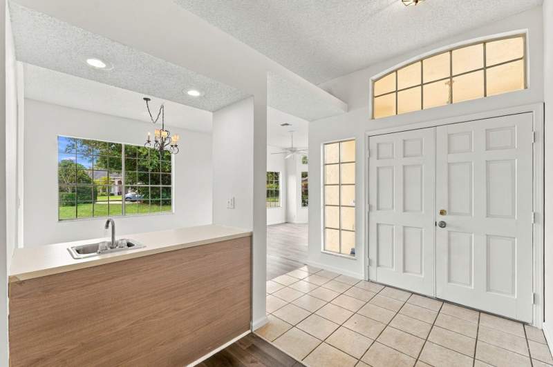 4 bedroom Single Family Residence at 1015 Lake Breeze Drive, Emerald Forest Of Wellington, Wellington — photo 5