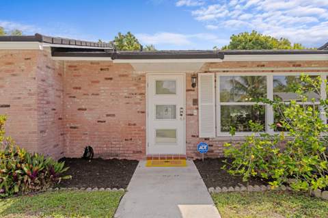 324 Sandpiper Avenue, Royal Palm Beach FL - photo 6 of 32