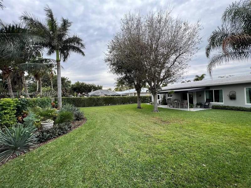 2 bedroom Single Family Residence at 330 Cascade Lane, Palm Beach Shores, Palm Beach Shores — photo 3
