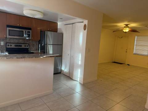 900 Tallwood Avenue #107, Hollywood FL - photo 7 of 11