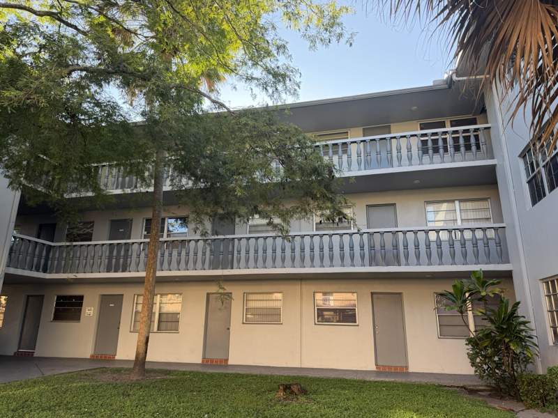 1 bedroom Condominium at 900 Tallwood Avenue #107, Arrowwood Condo, Hollywood — photo 3