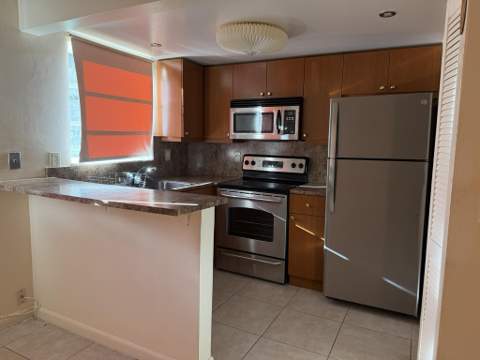 900 Tallwood Avenue #107, Hollywood FL - photo 6 of 11