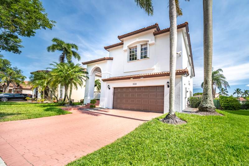 4 bedroom Single Family Residence at 18438 NW 11th Street, Chapel Lake Estates, Pembroke Pines — photo 2