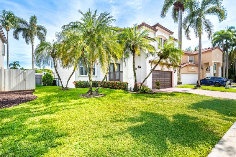 4 bedroom Single Family Residence at 18438 NW 11th Street, Chapel Lake Estates, Pembroke Pines — photo 4