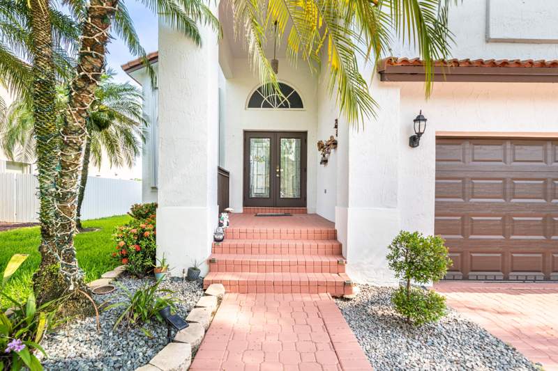 4 bedroom Single Family Residence at 18438 NW 11th Street, Chapel Lake Estates, Pembroke Pines — photo 5