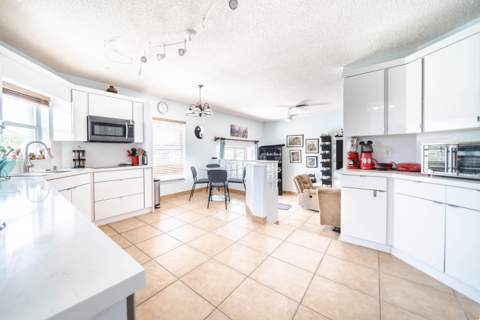 18438 NW 11th Street, Pembroke Pines FL - photo 13 of 47