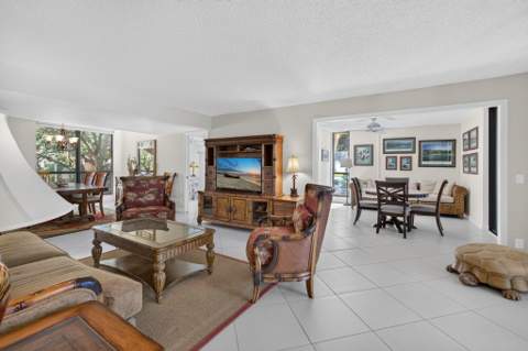 5344 Woodland Lakes Drive #225, Palm Beach Gardens FL - photo 14 of 62