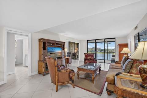 5344 Woodland Lakes Drive #225, Palm Beach Gardens FL - photo 10 of 62