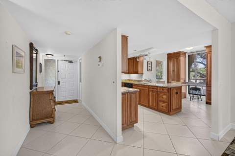 5344 Woodland Lakes Drive #225, Palm Beach Gardens FL - photo 8 of 62
