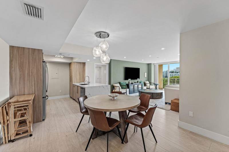 2 bedroom Condominium at 99 SE Mizner Boulevard #627, Palmetto Place Condo, Boca Raton — photo 5