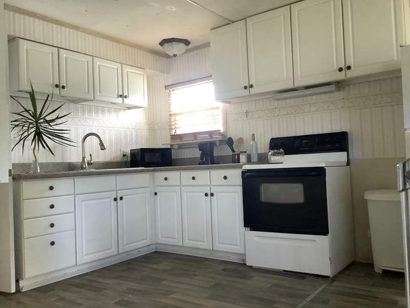 1 bedroom Mobile Home at 4022 88th Place, Parry Trailer Village, Boynton Beach — photo 2