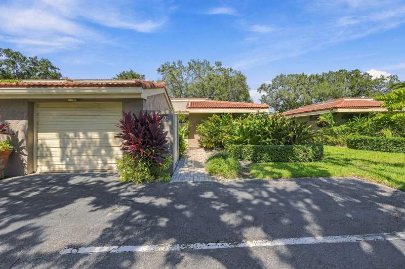 2 bedroom Condominium at 1101 Saint Andrews Road #4, Townhouses Of Emerald Hills, Hollywood — photo 2