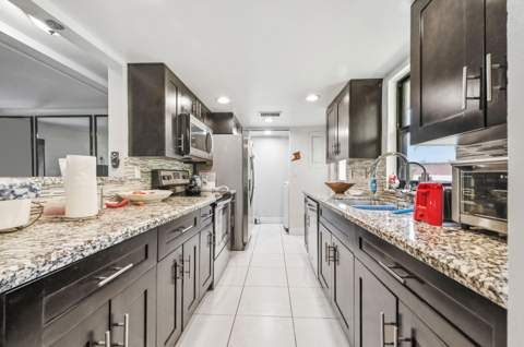 7903 NW 69th Avenue, Tamarac FL - photo 11 of 27