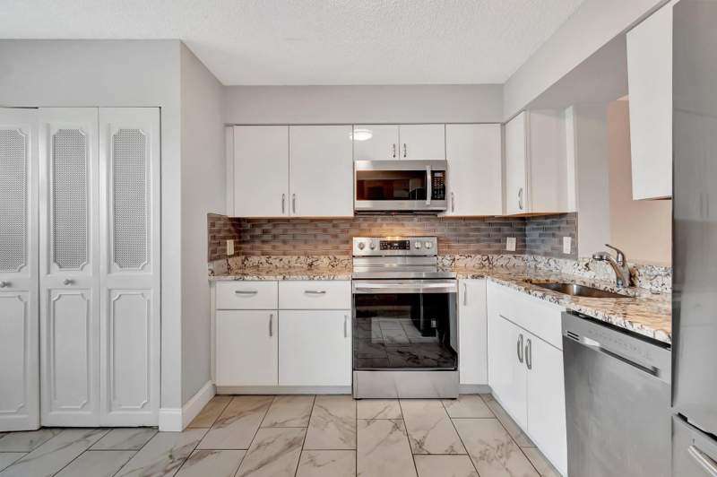 2 bedroom Condominium at 14623 Bonaire Boulevard #502, Villages Of Oriole Bonaire, Delray Beach — photo 2