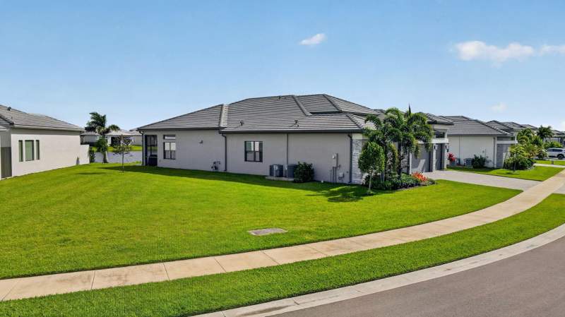 4 bedroom Single Family Residence at 11185 White Balsam Avenue, Valencia Grand, Boynton Beach — photo 3