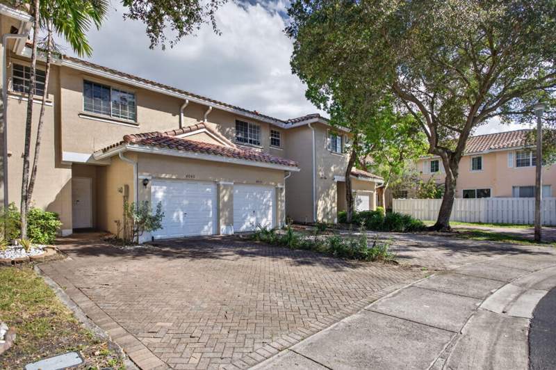 3 bedroom Townhouse at 4040 NW 90th Way, Beulah Pentecostal, Sunrise — photo 2