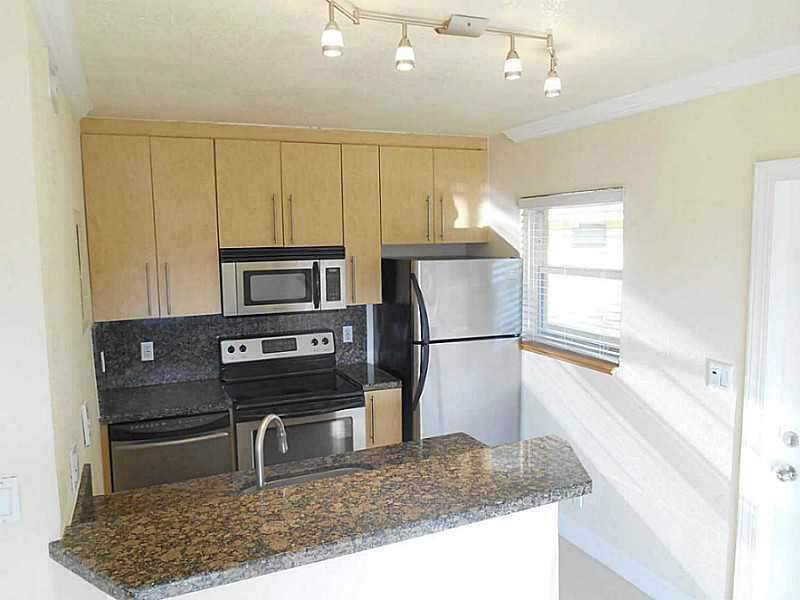2 bedroom Condominium at 811 NE 14th Place #6, Middle River Manor Condo, Fort Lauderdale — photo 3