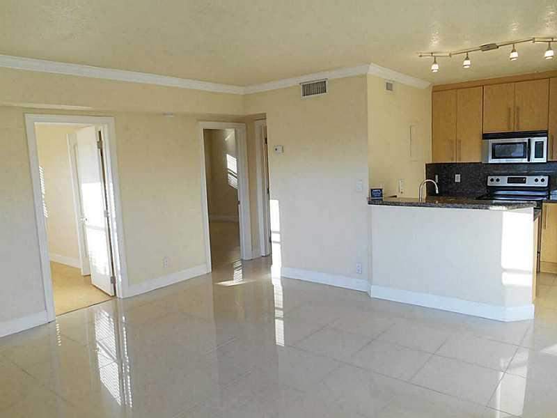 2 bedroom Condominium at 811 NE 14th Place #6, Middle River Manor Condo, Fort Lauderdale — photo 4