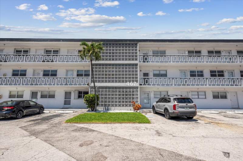 1 bedroom Condominium at 467 Golden Isles Drive #206, Envoy North Condo, Hallandale Beach — photo 2