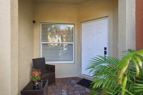 308 Lake Monterey Circle, Boynton Beach FL - photo 7 of 37