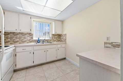 2868 Ashley Drive #C, West Palm Beach FL - photo 18 of 25