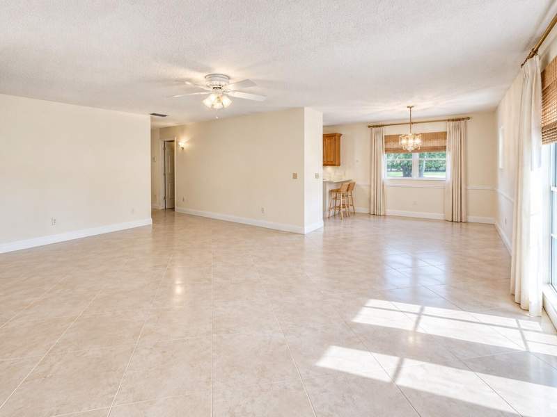2 bedroom Condominium at 8 Lake Vista Trail #201, Vista St Lucie, Port St. Lucie — photo 2