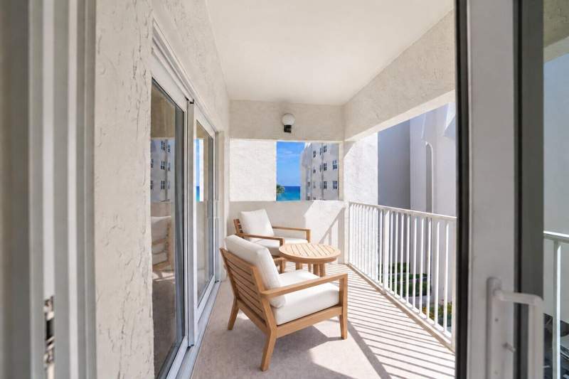 2 bedroom Condominium at 3520 S Ocean Boulevard #L402, Palmsea Cond, Palm Beach — photo 2