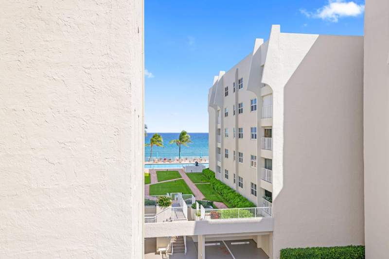 2 bedroom Condominium at 3520 S Ocean Boulevard #L402, Palmsea Cond, Palm Beach — photo 3