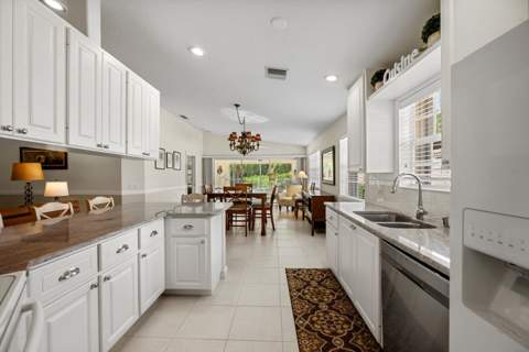 8558 SE Retreat Drive, Hobe Sound FL - photo 11 of 44