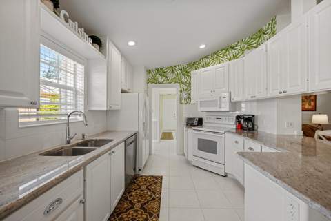 8558 SE Retreat Drive, Hobe Sound FL - photo 13 of 44