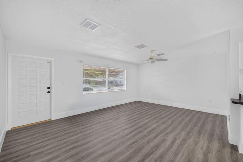 2 bedroom Single Family Residence at 1860 SE Madison Street, Coral Gardens, Stuart — photo 4