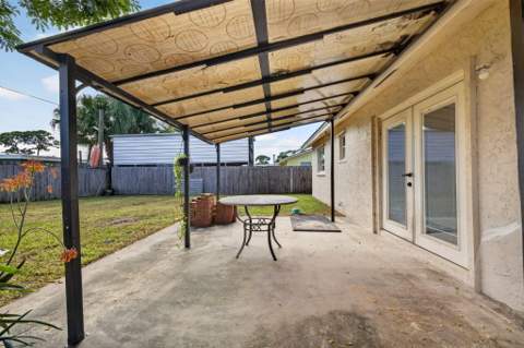 1860 SE Madison Street, Stuart FL - photo 18 of 24